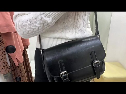 ❤️ Offentlig onani af ung kælling FeralBerry med en dildo i prøverummet Porn video at da.psi-mass.ru ☑